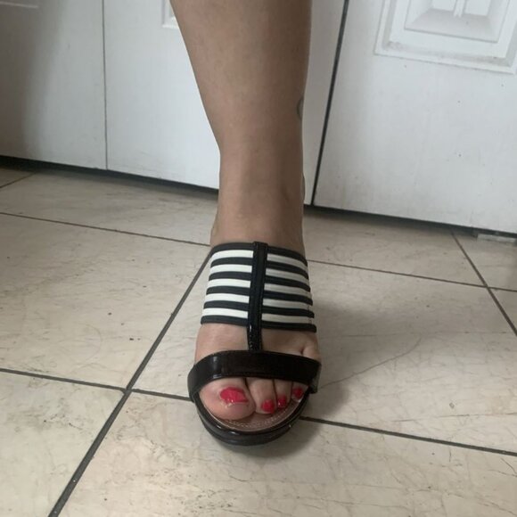 Naturalizer black & white wedge sandals – US 6 - Picture 4 of 5